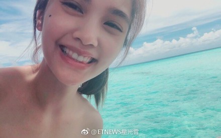 楊丞琳「性感上空」海邊度假 網友驚：男友視角！ 