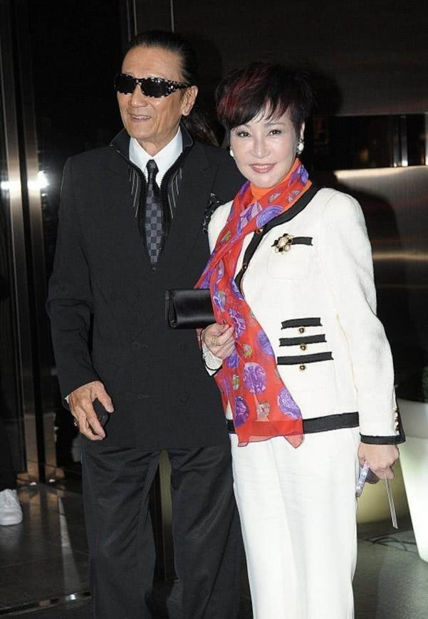 狄波拉要求謝霆鋒為了孩子和張柏芝複合，謝霆鋒卻只說了8個字！ 