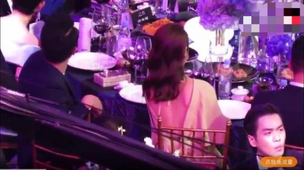 林心如和霍建華晚宴秀恩愛是裝出來的嗎！？他們夫妻間「不經意間的舉動」被拍到了！ 