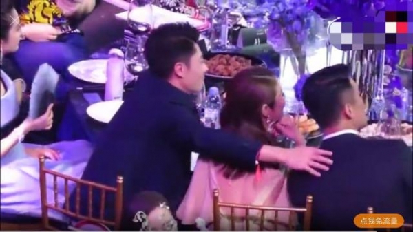 林心如和霍建華晚宴秀恩愛是裝出來的嗎！？他們夫妻間「不經意間的舉動」被拍到了！ 