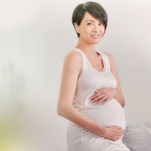 神基因！Gigi梁詠琪遺傳長腿給女兒❤才3歲身高就直逼媽媽腰部！網民：真的好高！