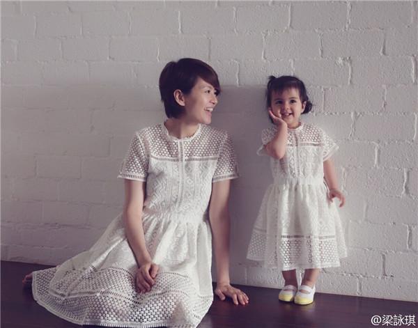 神基因！Gigi梁詠琪遺傳長腿給女兒❤才3歲身高就直逼媽媽腰部！網民：真的好高！