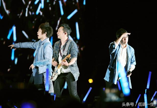 五月天演唱會尾場交足功課：當作最後一次戶外演出唱