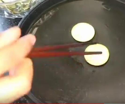 1個茄子，4個雞蛋，雙手一翻，比大魚大肉都好吃，做法超簡單！