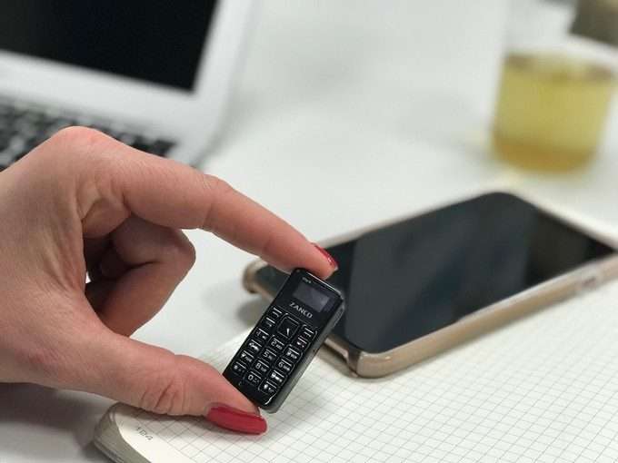 全世界最小的「拇指手機」要量產了　真的可以用「功能應該有的都有」