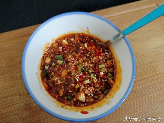 為什麼飯店的拌黃瓜那麼好吃，原來技巧在這裡簡單實用，一看就會