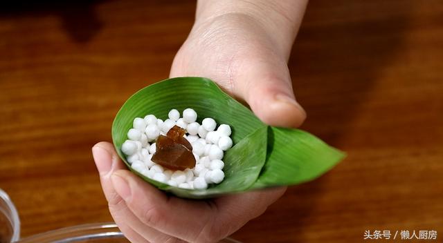 糯米換成西米，這樣的粽子你吃過嗎？晶瑩剔透，內陷兒隱約可見