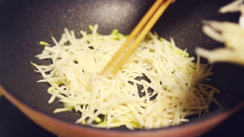 土豆最香濃的吃法，焦香脆嫩，保留了食材原本的香氣