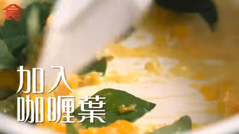 【新年就吃這個！】新加坡超人氣「鹹蛋魚皮」食譜！做法超簡單，趕快自己動手做！（內有步驟）