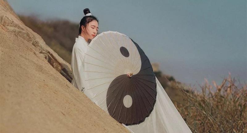 三種耳相一生窮不了，兩耳垂肩，貴不可言 