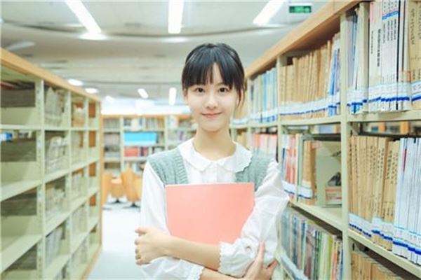 女友一人要養一家五口，因此媽媽不同意我們的婚事，直到女友母親說出「這番話」後，媽媽立馬答應了！