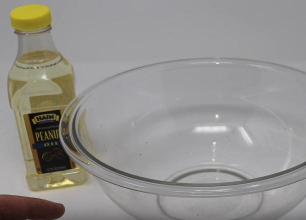 一個玻璃碗，半瓶花生油，家裡再沒出現過老鼠！太管用了，趕緊學起來！