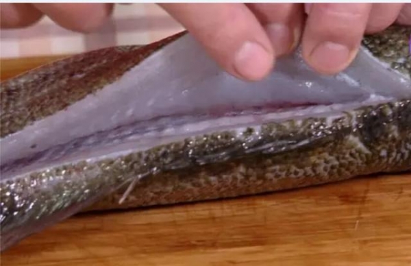 蒸魚前｢用這個｣醃魚去腥味，蒸的魚才會鮮甜，又上了一寶貴的一課！！ 