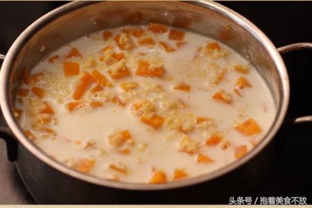 早上來一碗「南瓜枸杞小米粥」，清甜又健康，吃完腦袋思緒更清晰！ 