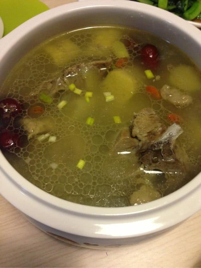 「羊肉燉甘蔗」溫補不燥熱，羊肉不腥湯頭甘甜，老公天天吵著喝！ 