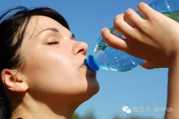 如何「避免痛風」終於有解！方法居然出乎意料的簡單，人人都能做到！ 