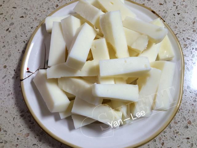 夜市人氣甜點「脆皮炸鮮奶」自己在家也能做，想吃多少做多少，現炸現吃最讚！ 