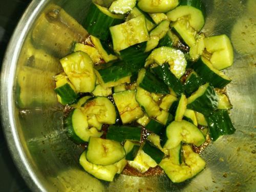 「香菜拌黃瓜」味道更升級，黃瓜的脆搭配香菜獨特的味道，整盤都想端著吃！ 