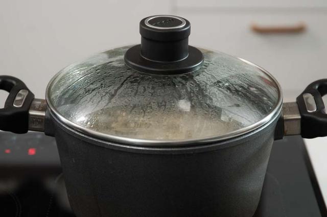 來碗祛濕好幫手「薏米綠豆沙」，清涼去火身體不再腫～ 