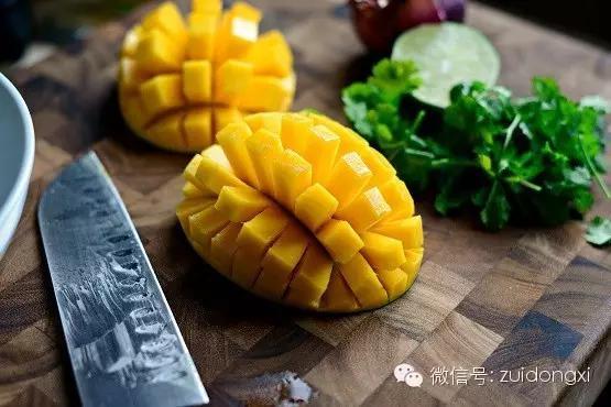已經被「曬乾的芒果」在浸水15分鐘後竟然還原成芒果？！挑戰不可能，馬上買一包來試試看！ 