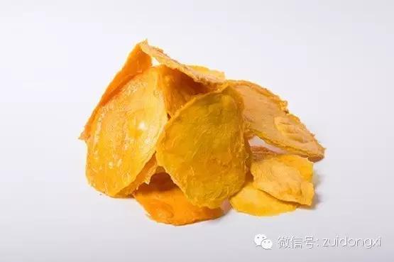 已經被「曬乾的芒果」在浸水15分鐘後竟然還原成芒果？！挑戰不可能，馬上買一包來試試看！ 