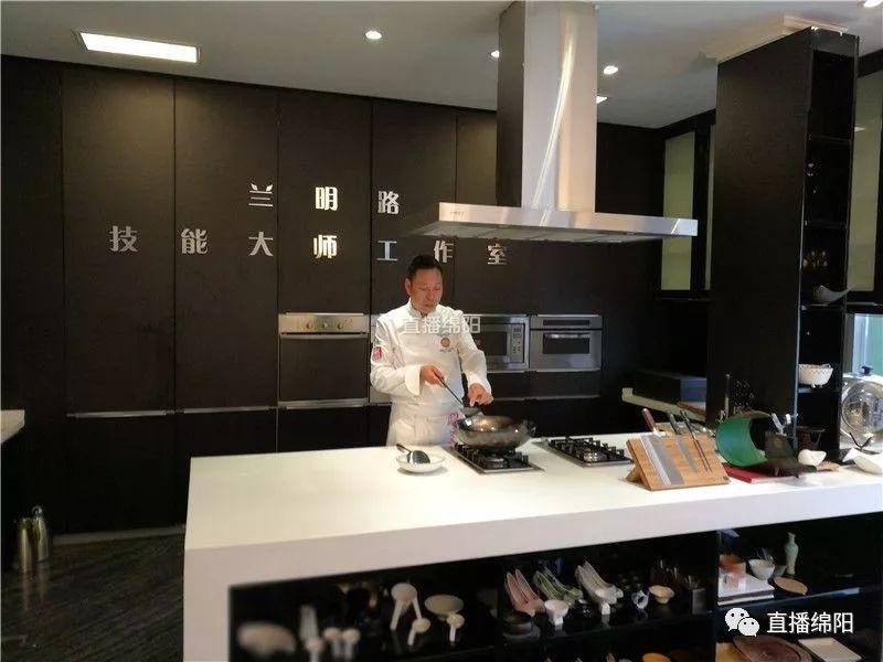 奮鬥的人生最精彩丨蘭明路：最幸福的事就是呆在廚房 