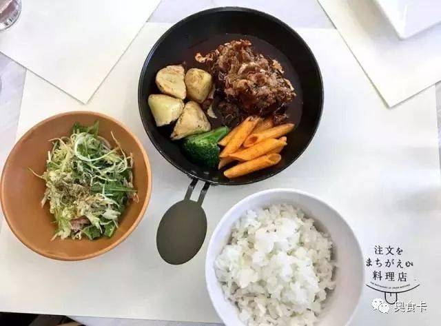這家餐廳總是上錯菜，顧客卻沒有一個投訴
