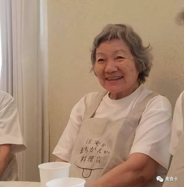 這家餐廳總是上錯菜，顧客卻沒有一個投訴