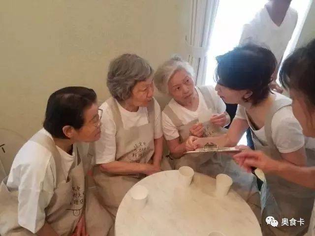 這家餐廳總是上錯菜，顧客卻沒有一個投訴