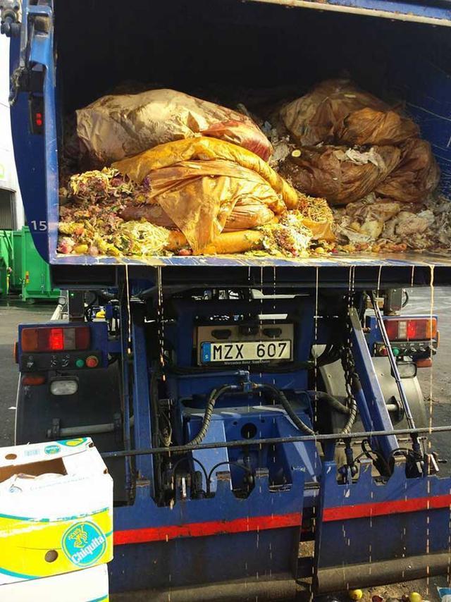 裝滿垃圾的卡車傳來微弱啼聲，司機下車查看後才了解痛心真相