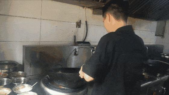 好老闆會告訴廚師：做廚師的確辛苦-美食頻道-手機搜狐