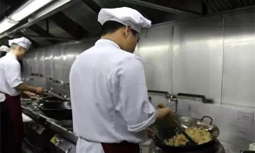 廚師自己開飯店當老闆容易虧本，問題都出在這