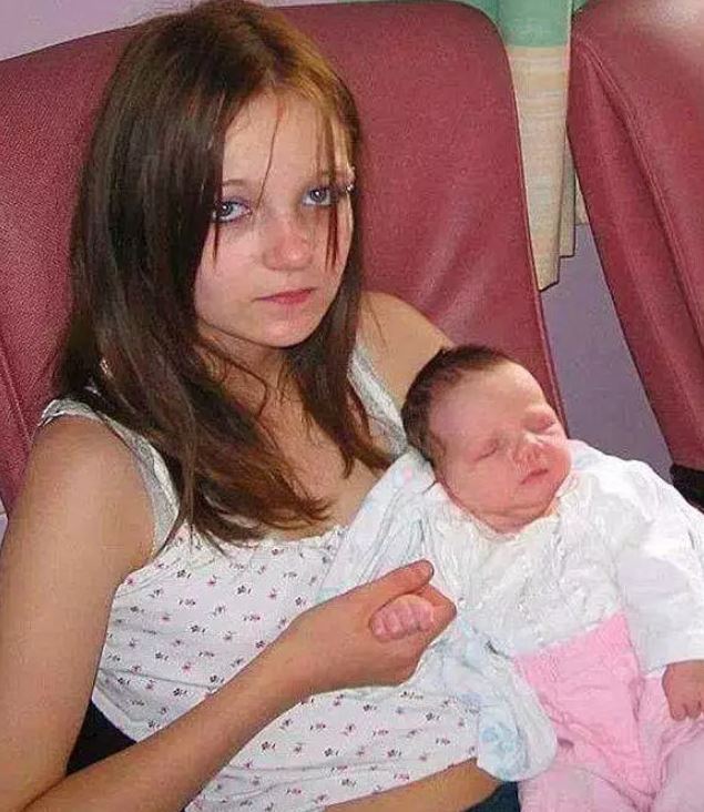她12歲被哥哥「得逞」成為「英國史上最小產婦」！曾轟動全球「12年後現在模樣」讓所有人看哭