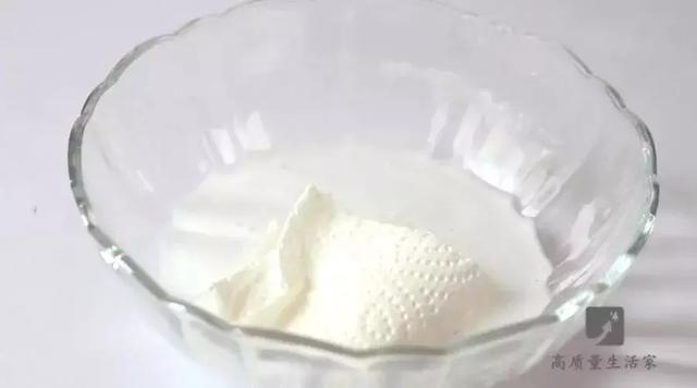 很多人還不懂~只要在電熱水壺上敷一層紙巾   5分鐘後就會發生神奇的變化～