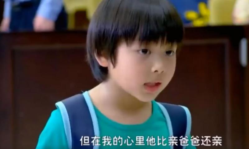 離婚夫妻為爭孩子撫養權鬧上法院，8歲兒子卻衝進法庭說…最後一句話讓萬人心有戚戚焉！