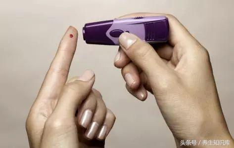 尿酸高，不僅會誘發痛風，還有這4大潛伏危害，切莫忽視！