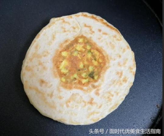 這款早餐餅，手不沾面，擠一擠，轉一轉，快速搞定早餐！ 