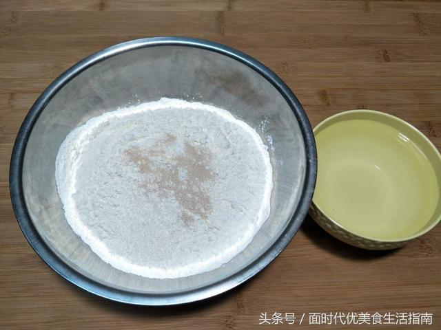 這款早餐餅，手不沾面，擠一擠，轉一轉，快速搞定早餐！ 