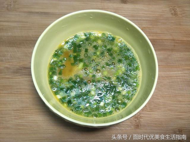 這款早餐餅，手不沾面，擠一擠，轉一轉，快速搞定早餐！ 