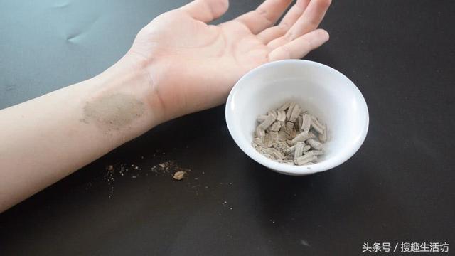 蚊香點完，蚊香灰別再倒掉了，這3大妙用，能幫你省下不少的麻煩