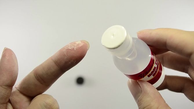 被三秒膠黏到？手都快扯破皮了還是沒扯開...終於有救星了