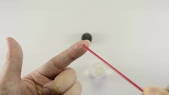 被三秒膠黏到？手都快扯破皮了還是沒扯開...終於有救星了