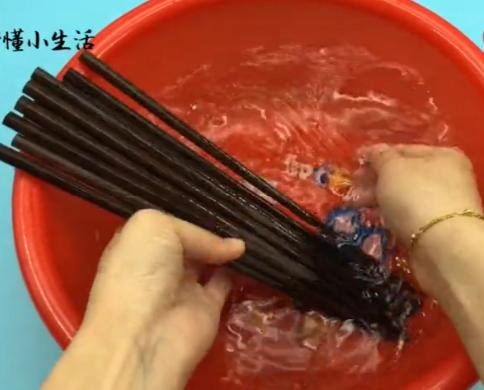 筷子不定期消毒比抹布還髒！只需要用它泡一泡，既乾淨衛生又不長細菌！ 