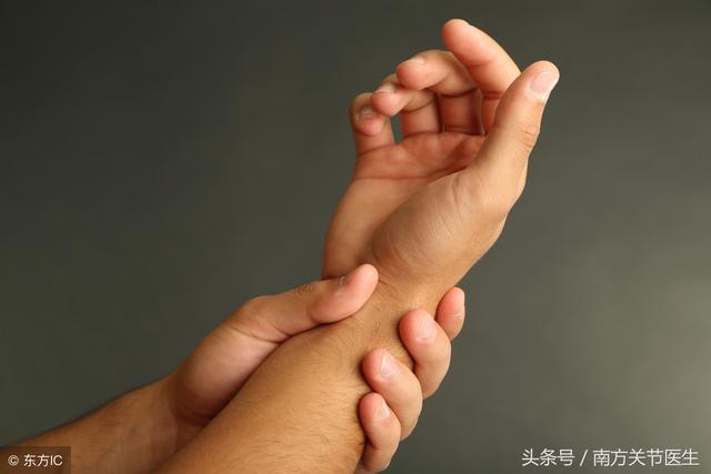 手腕腱鞘囊腫有哪些症狀？緩解手痛的治療辦法有這些