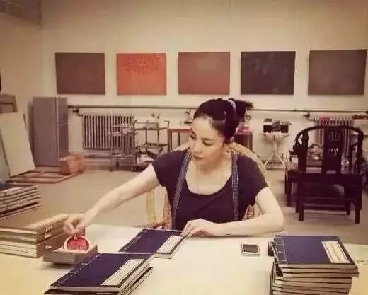 為何明星們偏愛抄經，原來福報這麼大 - 天天好運