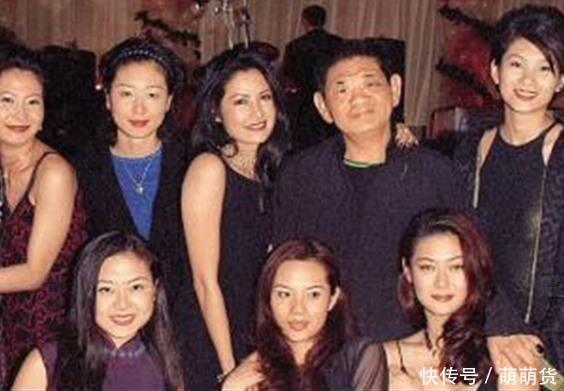 15年前她扔下剛滿月的兒子跳樓身亡，如今兒子已長得又高又帥！