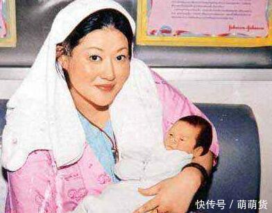 15年前她扔下剛滿月的兒子跳樓身亡，如今兒子已長得又高又帥！