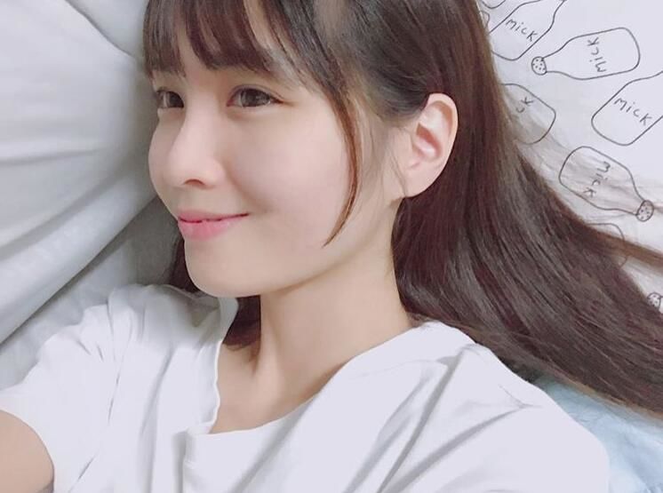  小時候的清純班花長大變老師！初戀系女教師「根本像同學」男學生都無法專心上課了！