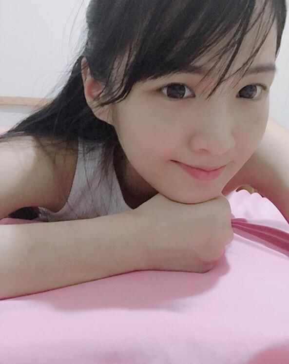  小時候的清純班花長大變老師！初戀系女教師「根本像同學」男學生都無法專心上課了！