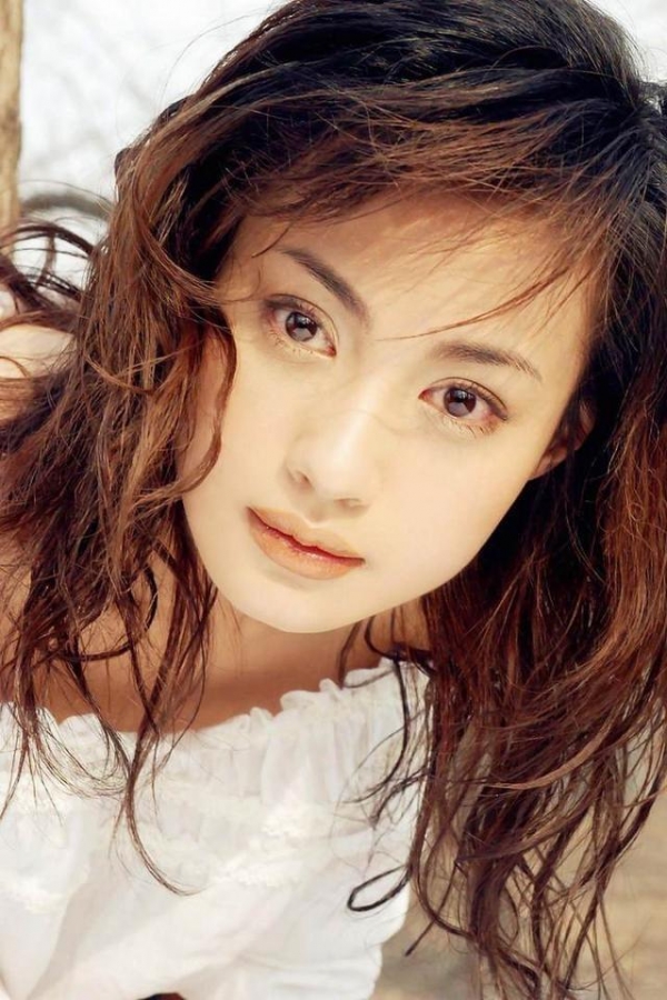 她是baby的「姐姐」，十年前她美過范冰冰，搶過謝霆鋒，今淪落到嫁給醜男！